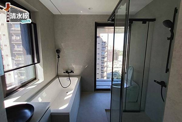 浴室翻新，清水模好選擇！不拆除磁磚省浴室翻新費用和時間